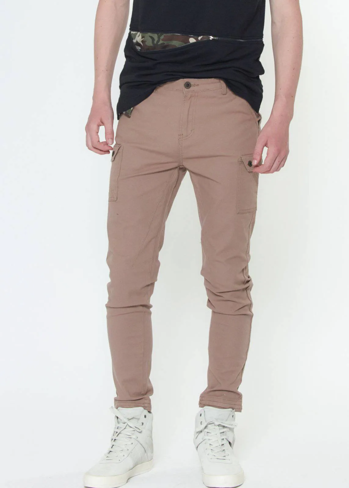 Konus Men's Slim Cargo Pants in Beige