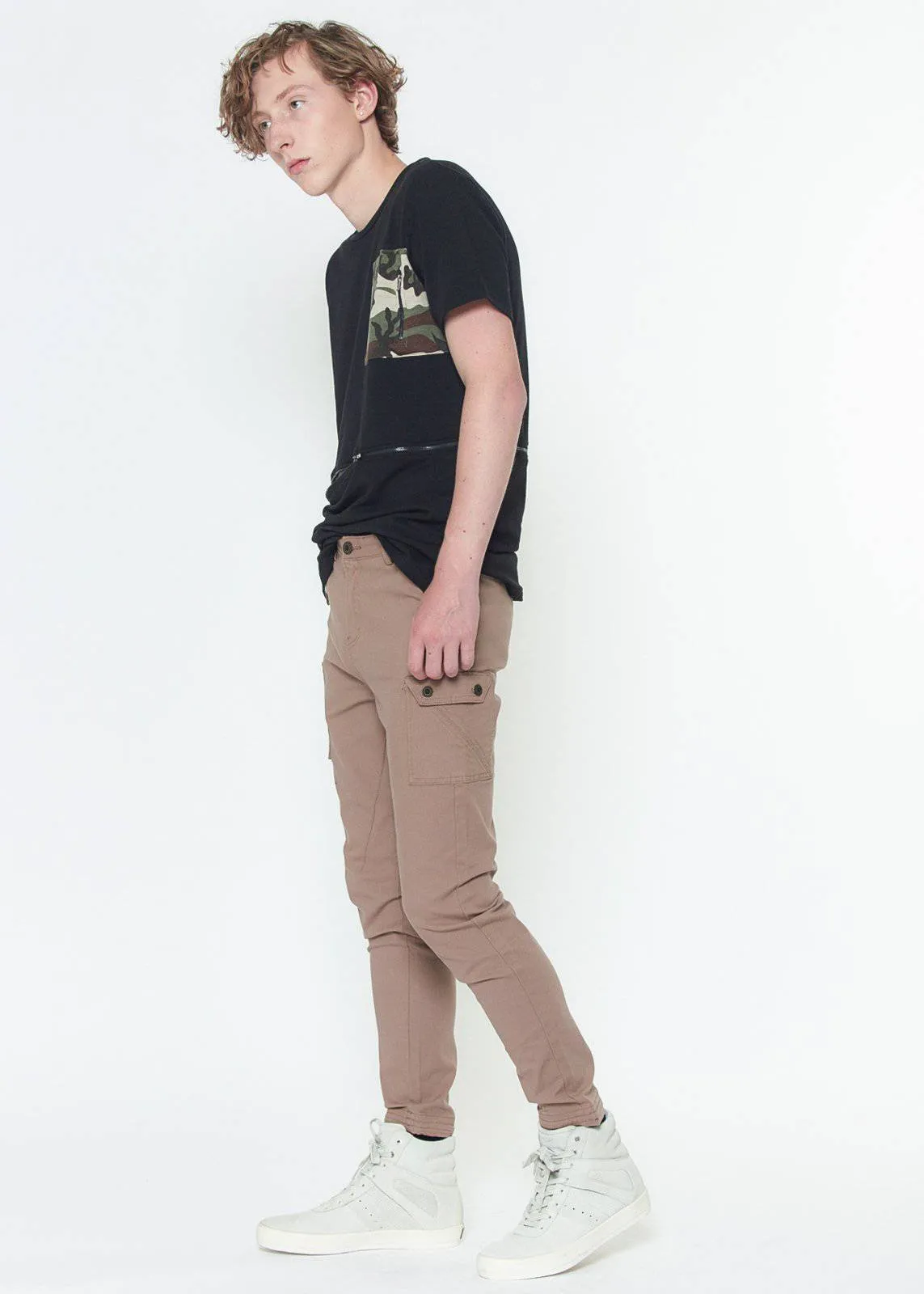 Konus Men's Slim Cargo Pants in Beige