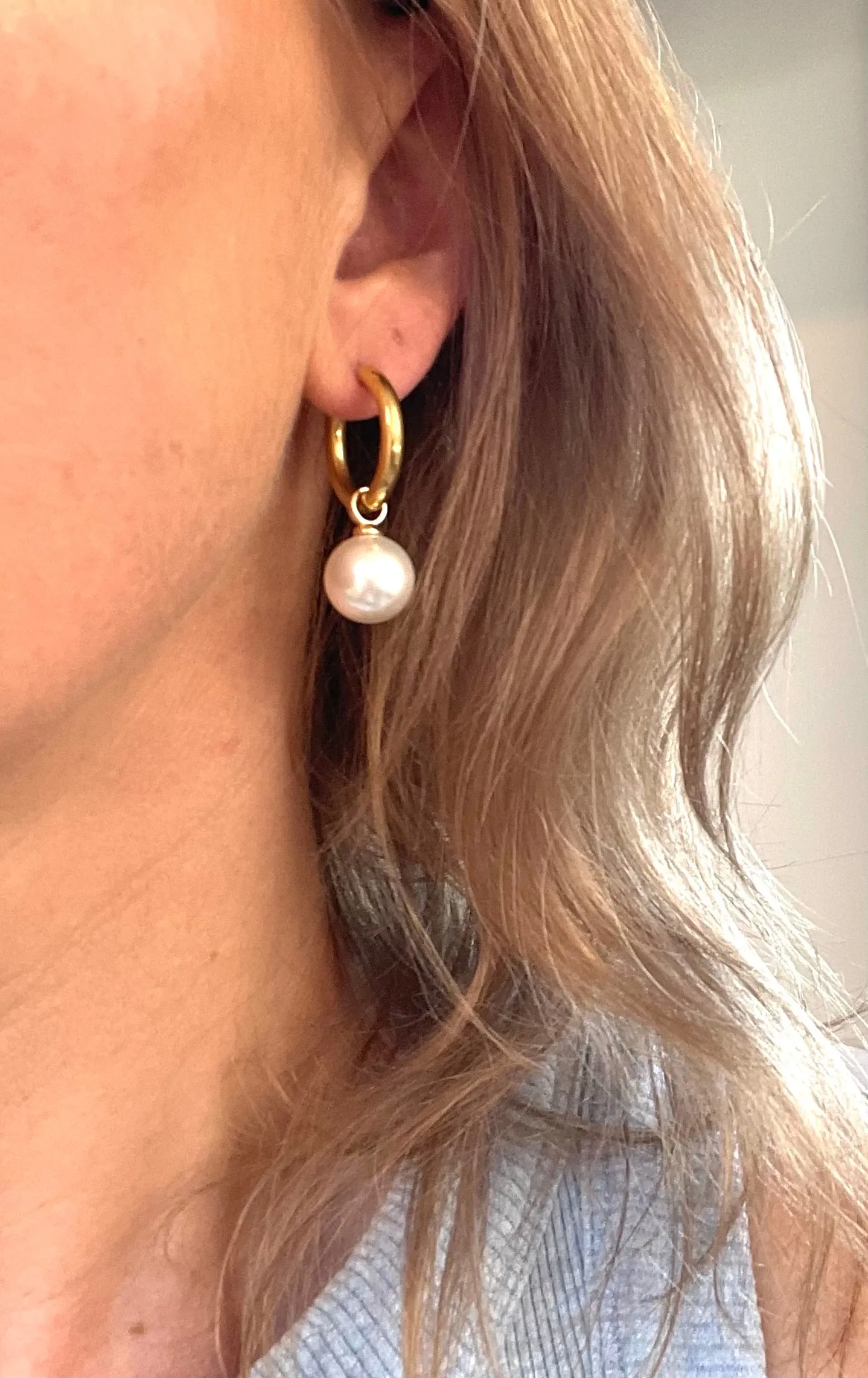 Pearl Rounds on Hoops- Your choice of colour