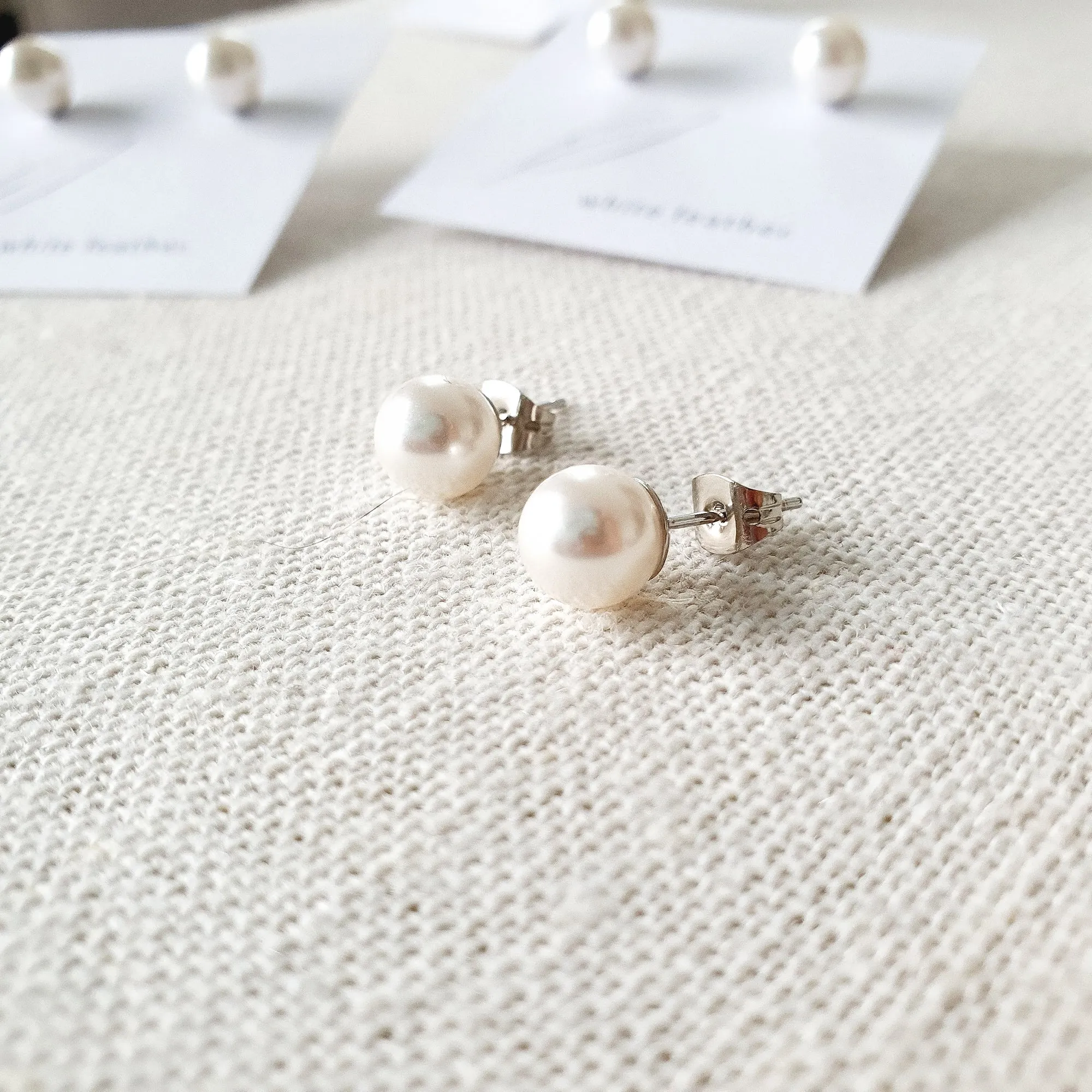 White Crystal Pearl Earstuds 8mm / Rhodium Plated